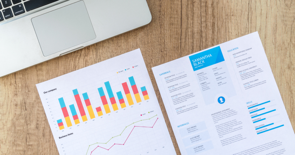 Explore estratégias avançadas para otimizar suas campanhas no Google Ads e maximizar o retorno sobre o investimento. Aprenda a usar segmentação avançada, inteligência artificial em lances, e análises detalhadas para aprimorar a eficácia dos seus anúncios e alcançar resultados financeiros superiores.