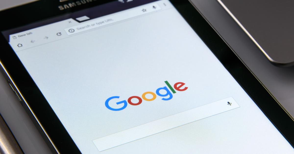 Saiba como impulsionar avaliações positivas no Google com estratégias eficazes que incluem facilitar o processo de avaliação, responder a todos os feedbacks e oferecer incentivos por avaliações, melhorando a reputação online do seu negócio.